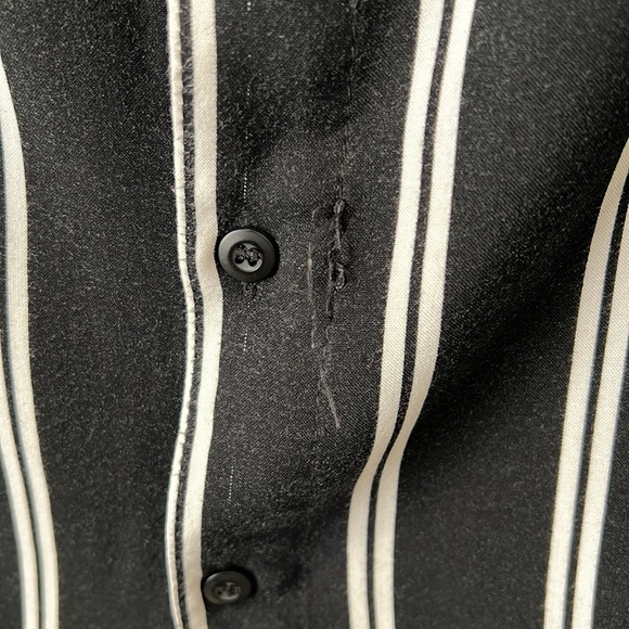 Forever 21 Men’s Long Sleeve Black and White Button Down Blouse. Size Large - Picture 6 of 9